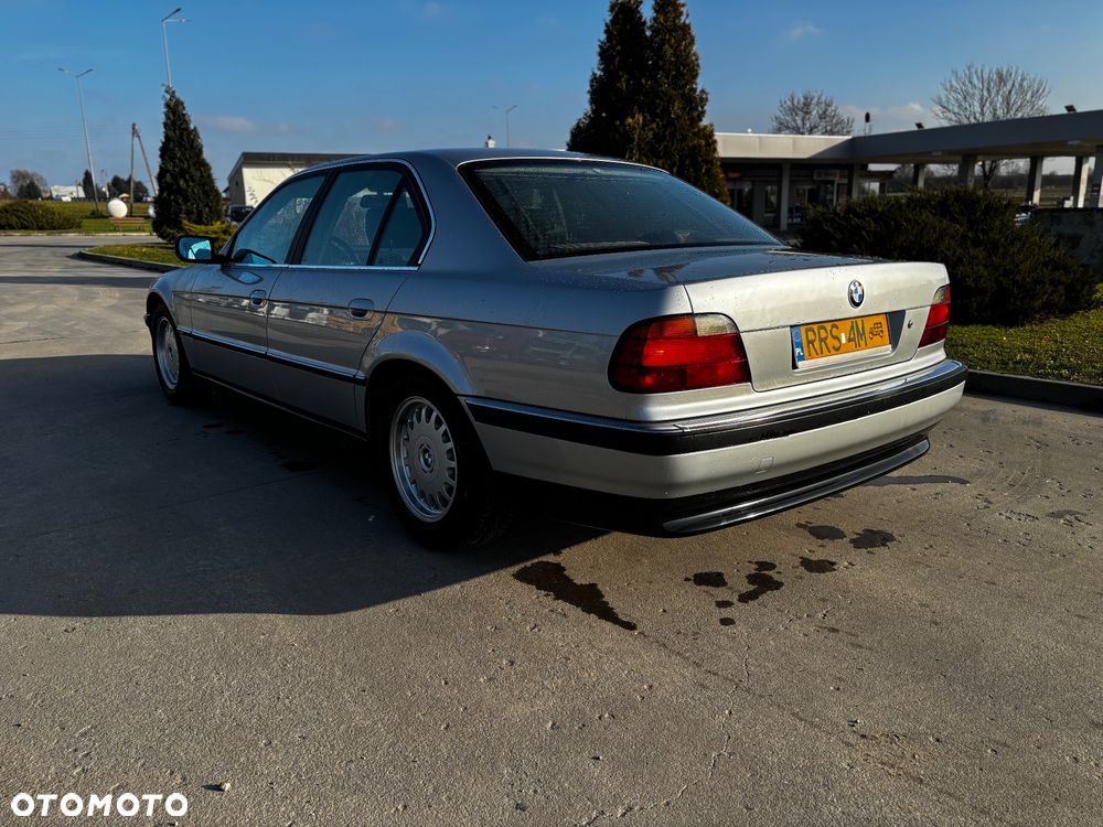 BMW Seria 7 740i - 4