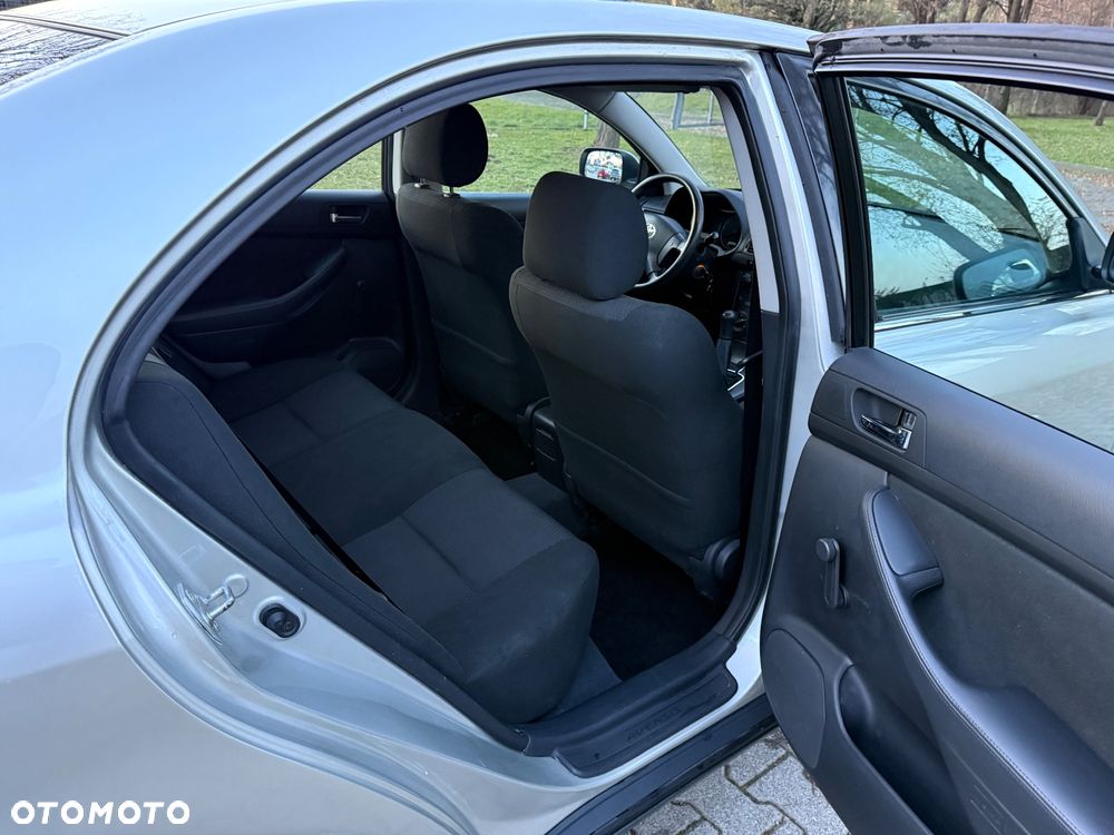 Toyota Avensis 1.8 VVT-i Luna - 18