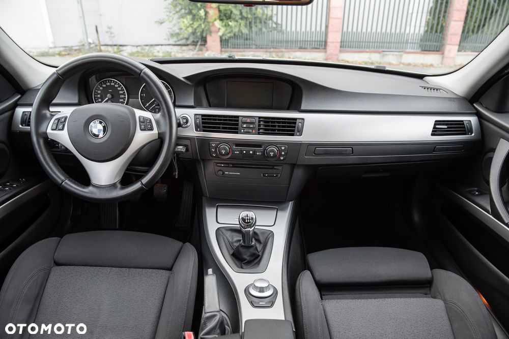 BMW Seria 3 318d DPF - 22