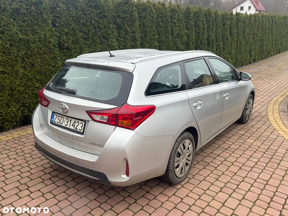 Toyota Auris 1.4 D-4D Luna - 5