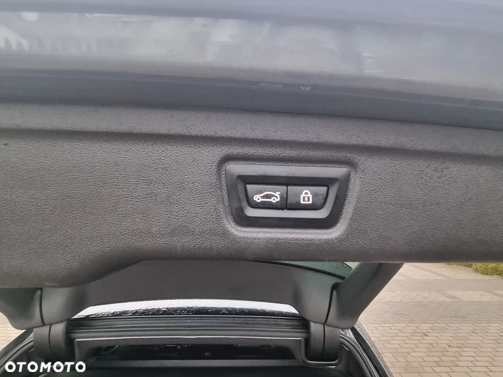 BMW Seria 3 320d M Sport Shadow - 12