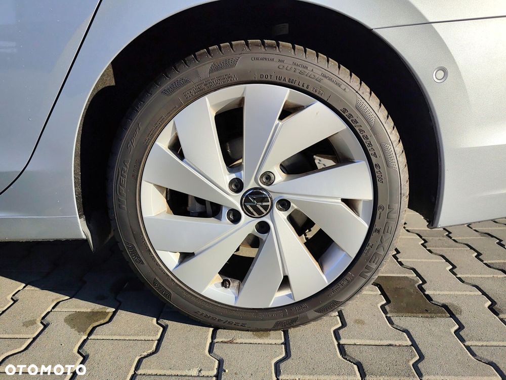 Volkswagen Golf - 32