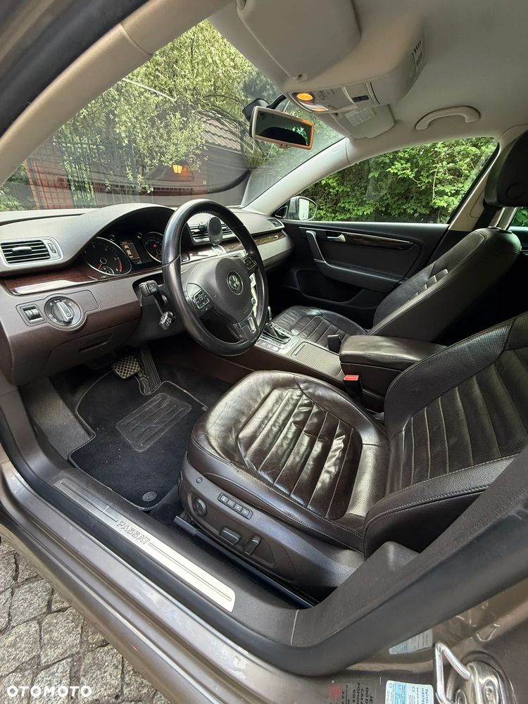 Volkswagen Passat 2.0 TDI 4Mot Highline DSG - 12