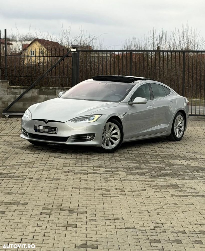 Tesla Model S - 6