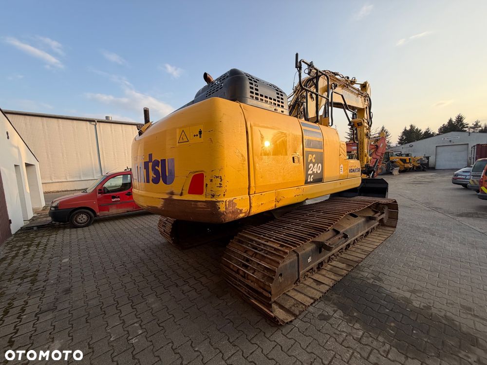 Komatsu PC240LC-11 - 6
