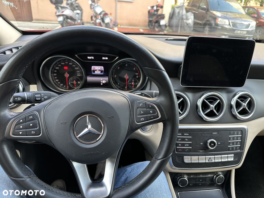 Mercedes-Benz GLA 180 d 7G-DCT - 10