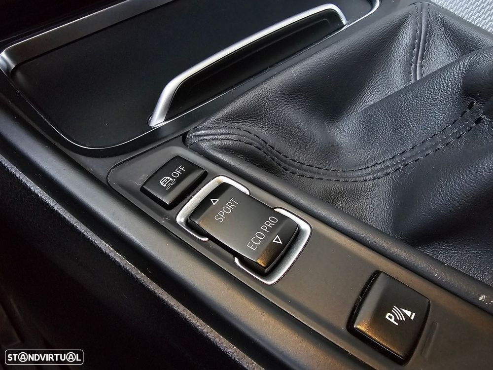 BMW 318 d Pack M - 20