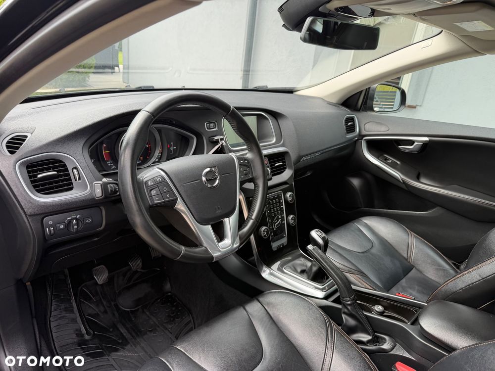 Volvo V40 Cross Country D2 Momentum - 9