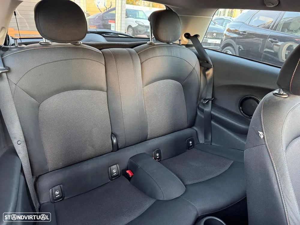 MINI 3 Portas One - 20