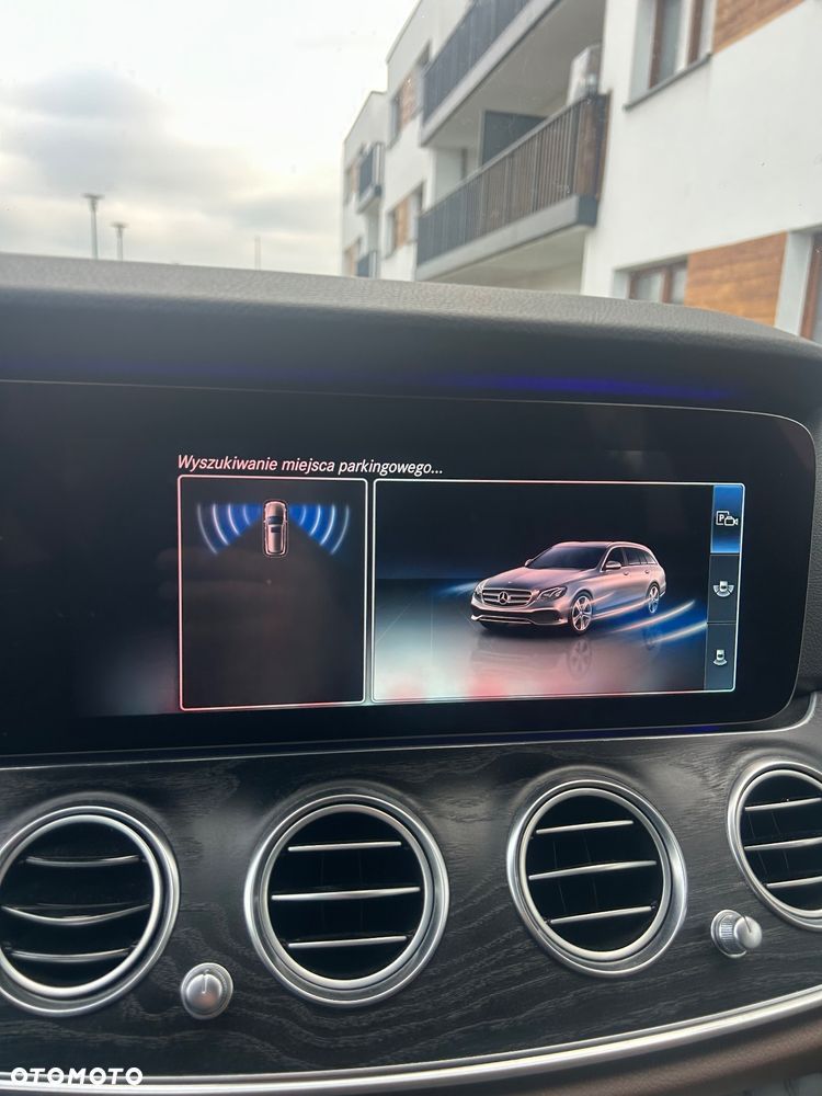 Mercedes-Benz Klasa E 220 d T 9G-TRONIC - 29