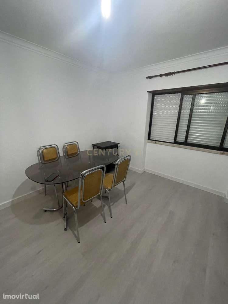 Apartamento com 1 divisão Assoalhada - Remodelado com inquilino zona d - Grande imagem: 3/10