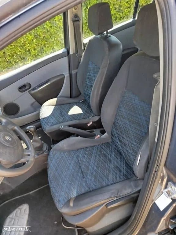 Renault Clio 1.2 16V Confort - 3