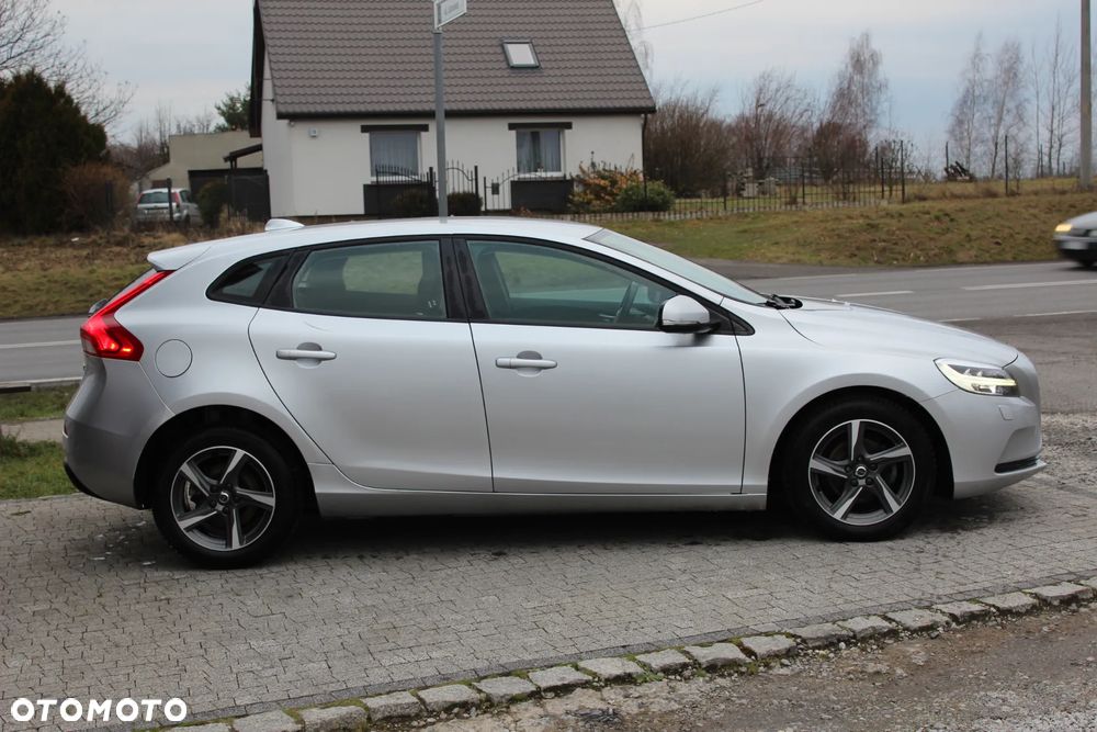 Volvo V40 D2 Momentum - 4