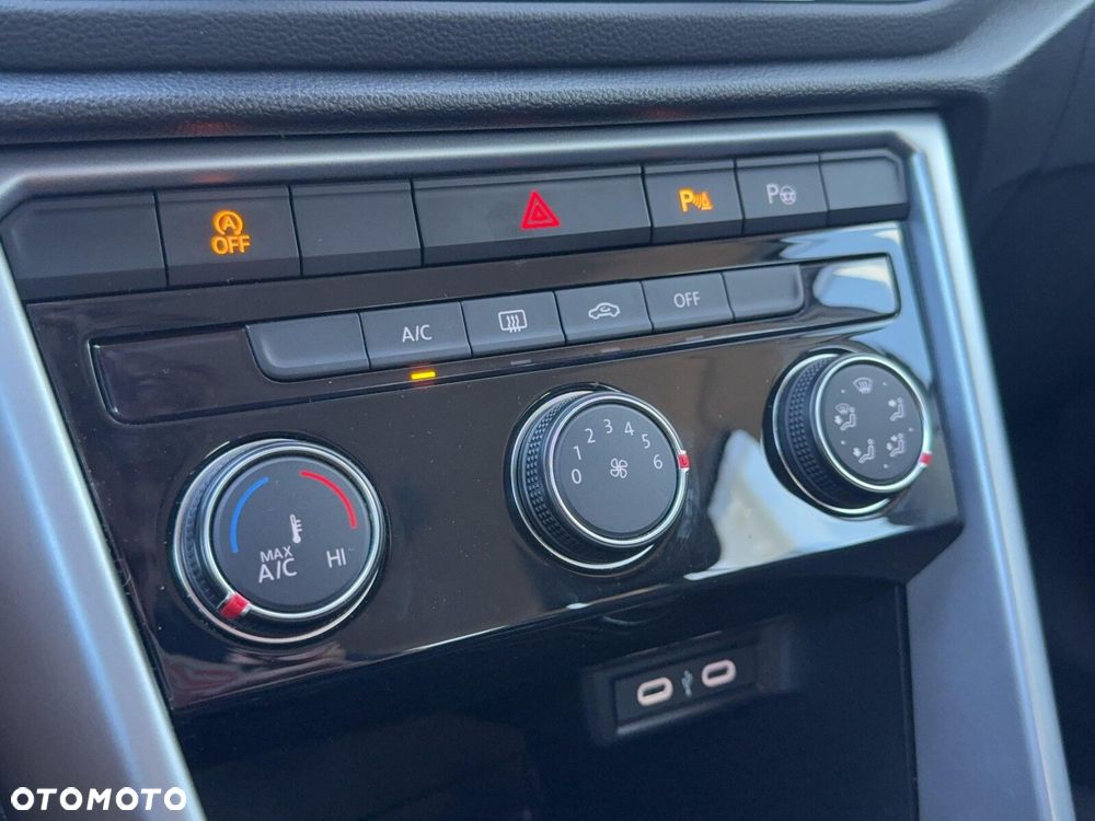 Volkswagen T-Roc 1.5 TSI Life - 27
