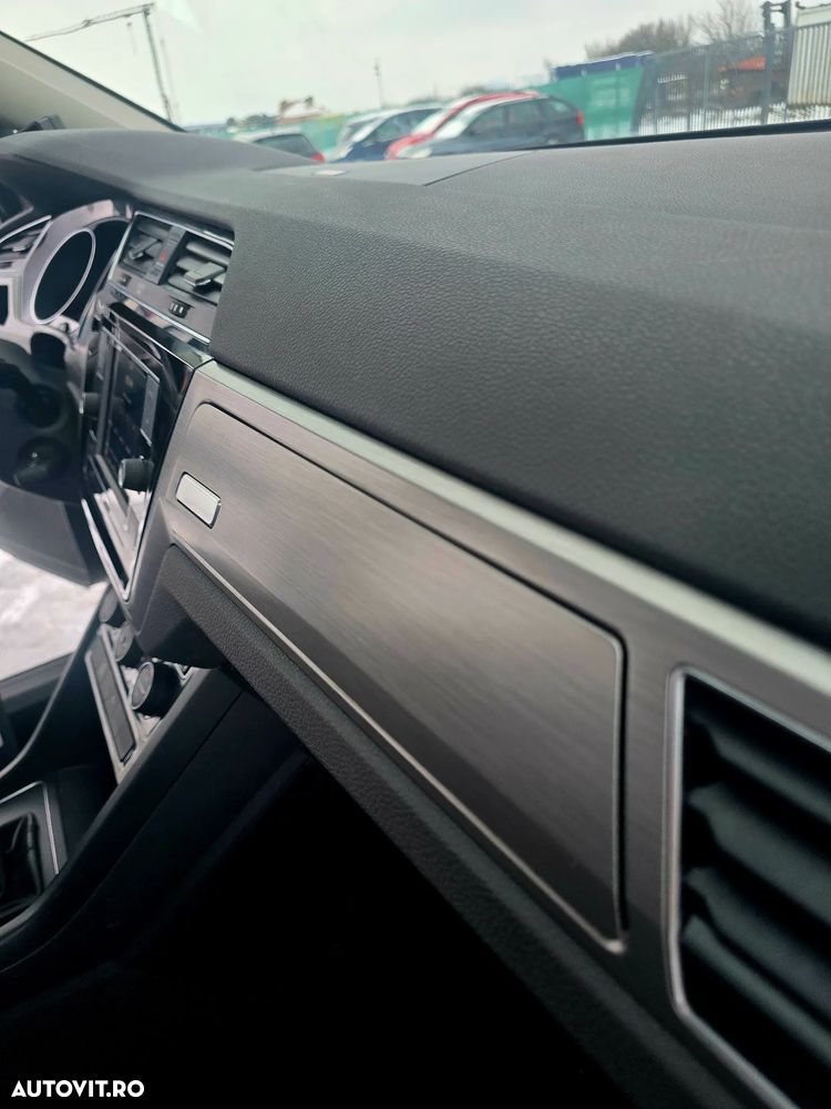 Volkswagen Touran 2.0 TDI SCR (BlueMotion Technology) DSG Comfortline - 11