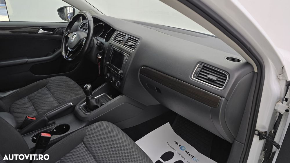 Volkswagen Jetta 2.0 TDI Highline - 20