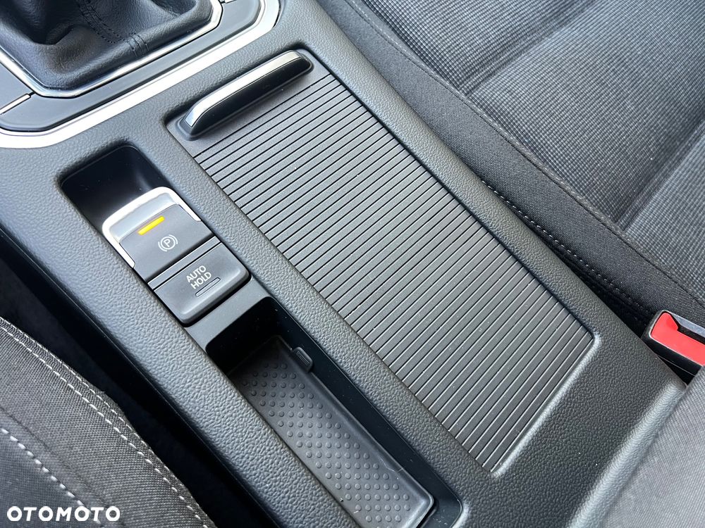 Volkswagen Passat - 25