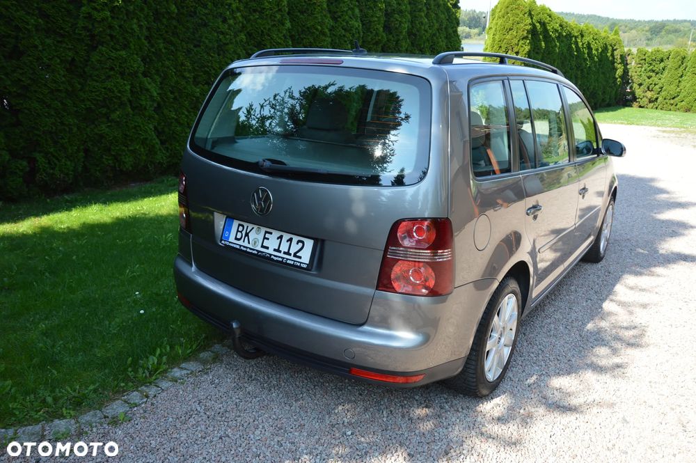 Volkswagen Touran - 4