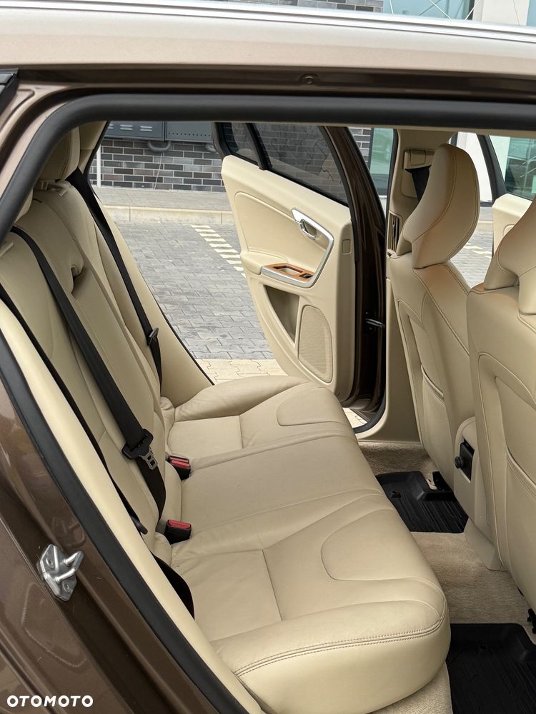 Volvo V60 Cross Country T5 AWD Summum - 12