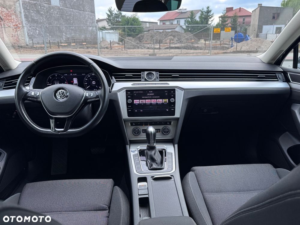 Volkswagen Passat 2.0 TDI SCR DSG - 32