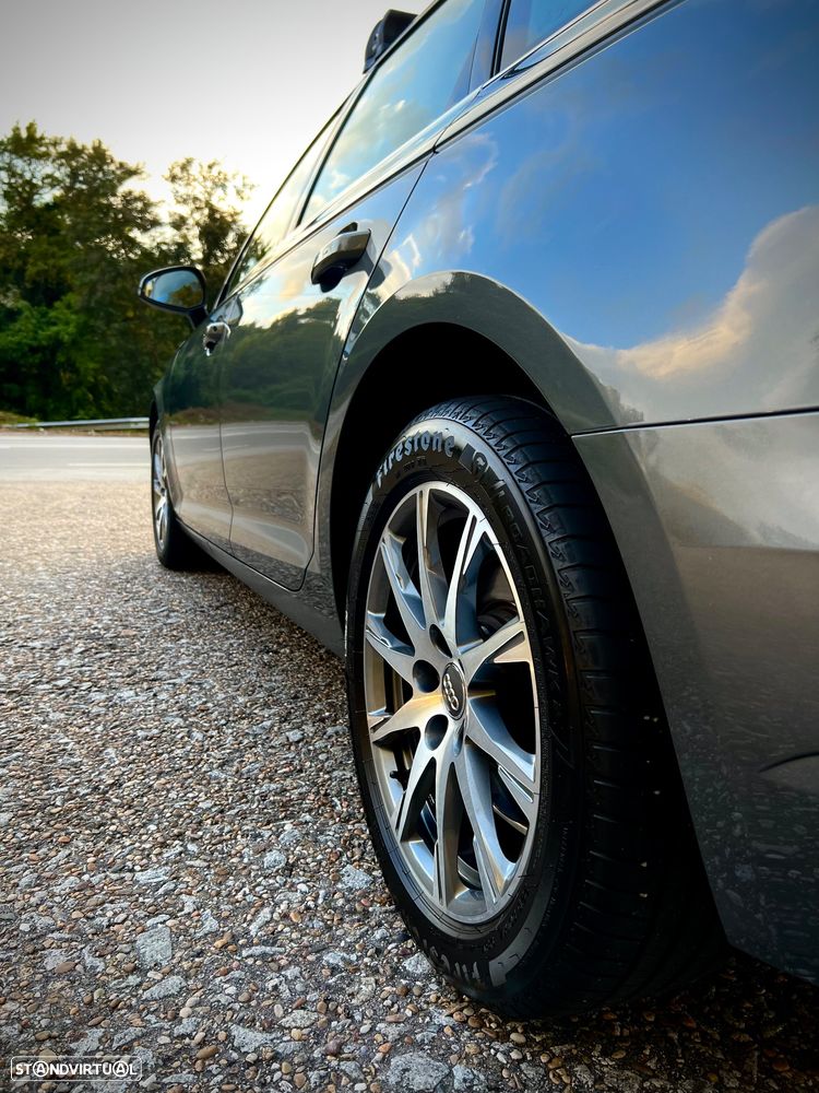 Audi A4 Avant 2.0 TDI Advance - 8