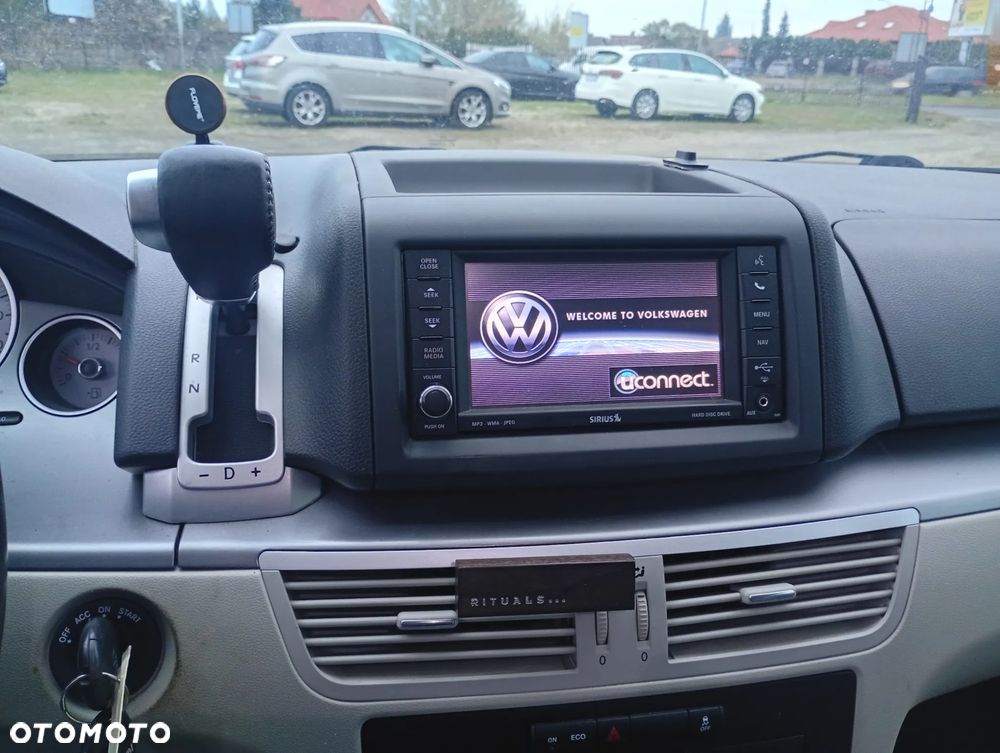 Volkswagen Routan - 16