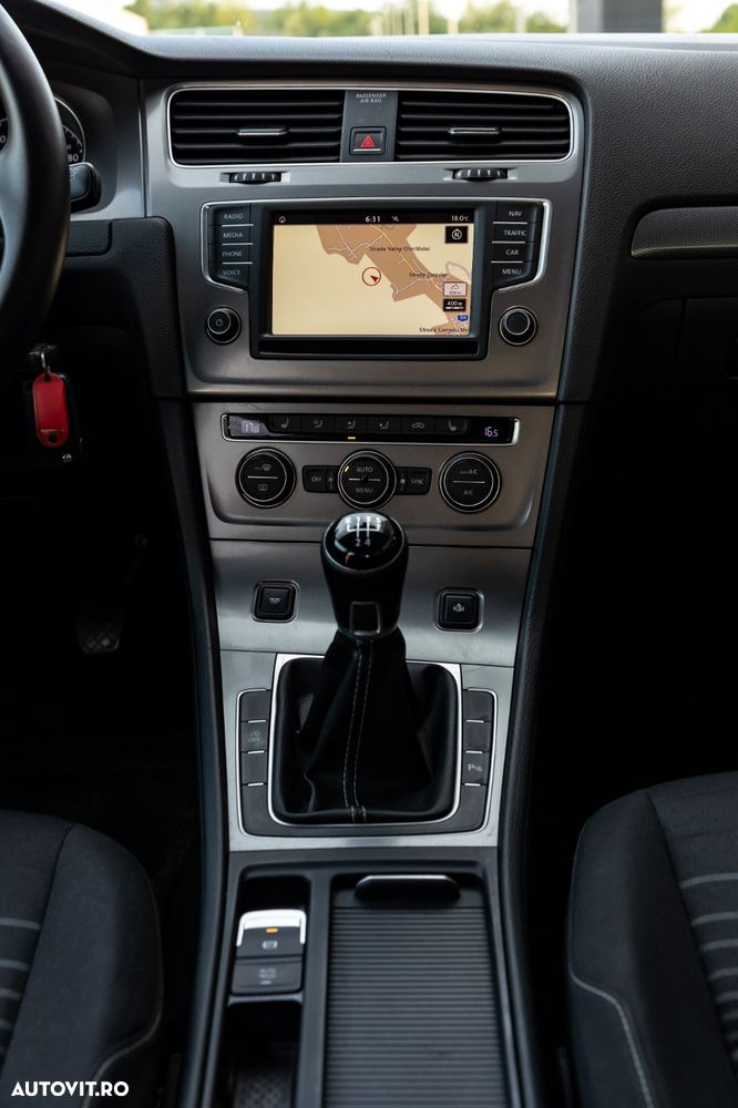 Volkswagen Golf 1.6 TDI BlueMotion Technology Cup - 13