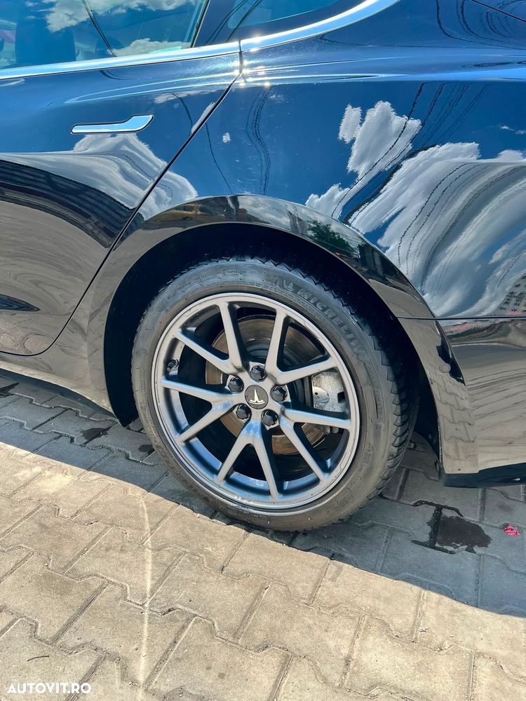 Tesla Model 3 - 8