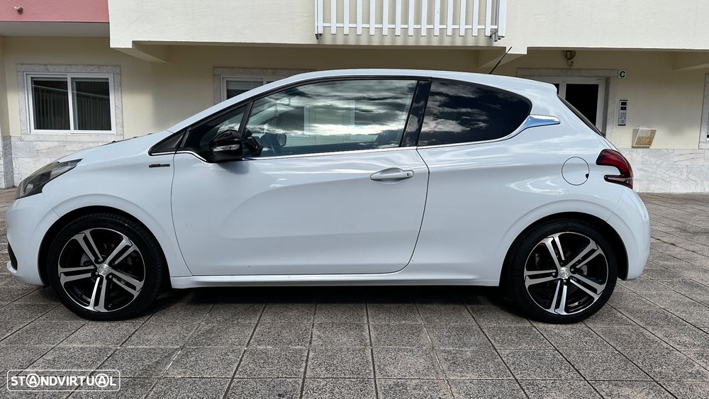 Peugeot 208 1.2 PureTech GT Line - 4
