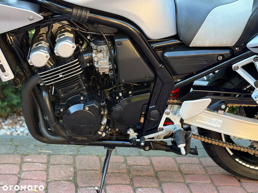 Yamaha FZS - 16