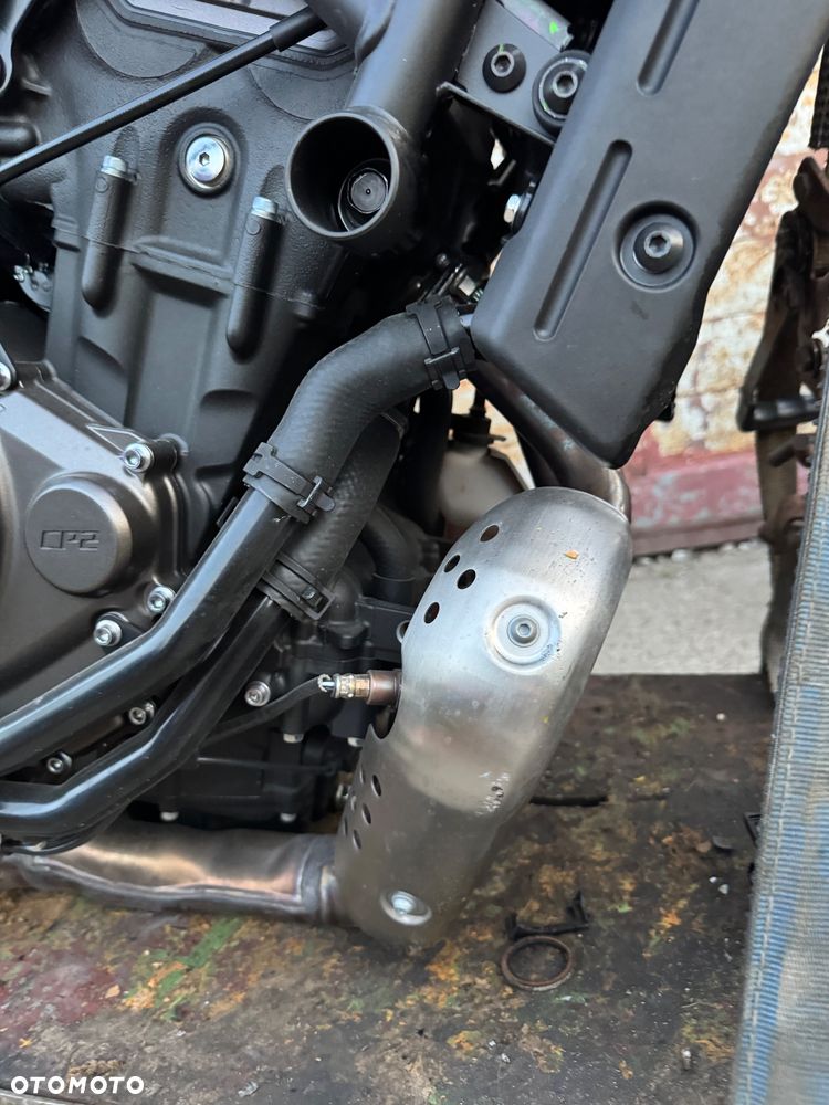 Yamaha XSR - 9
