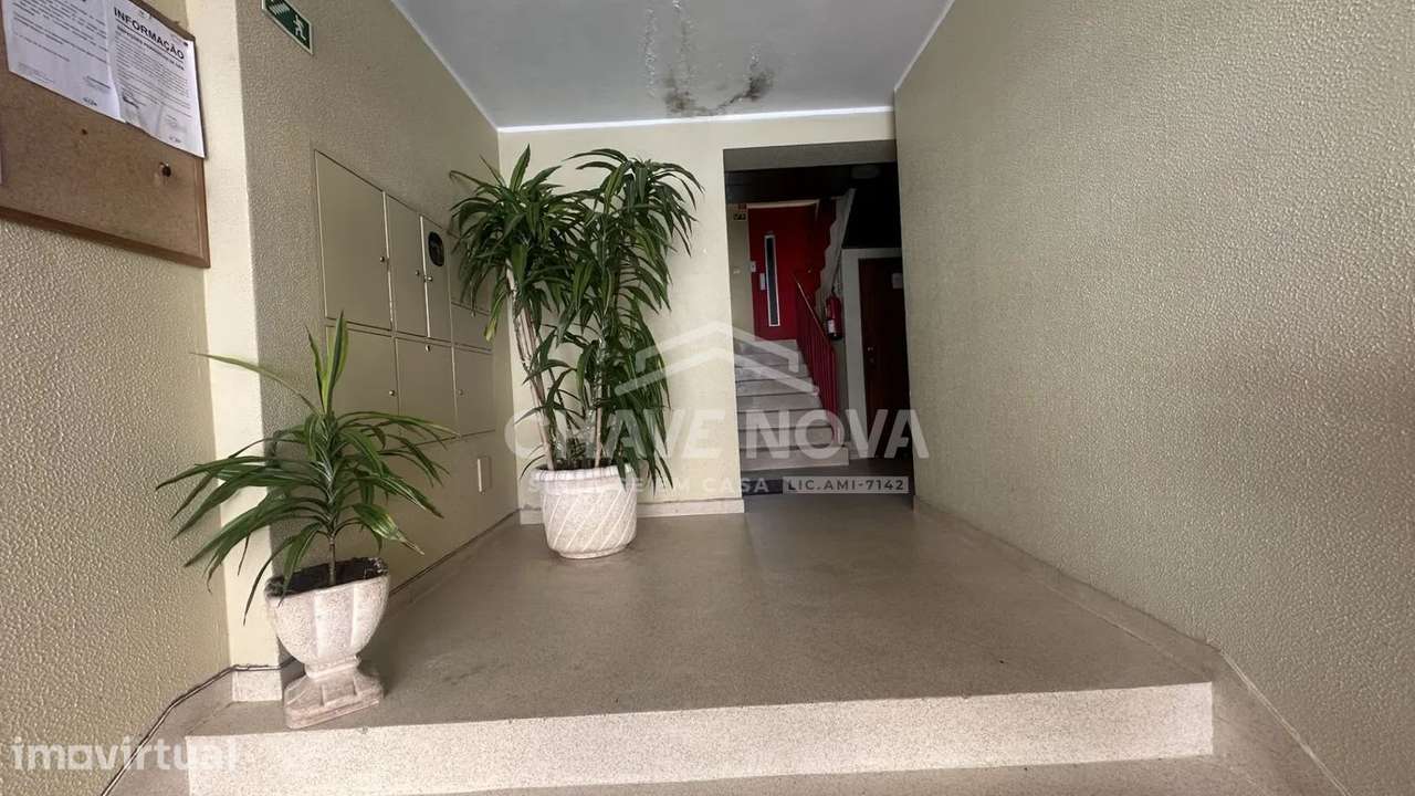 PS - Apartamento T3 situado na zona de Coimbrões - Grande imagem: 4/19