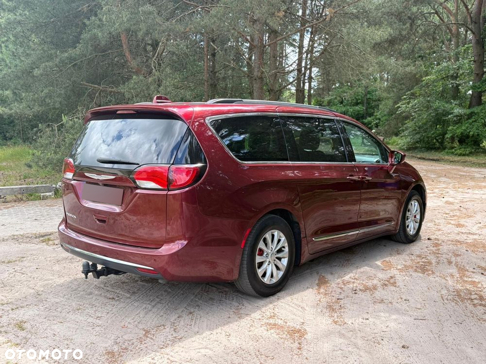 Chrysler Pacifica - 5