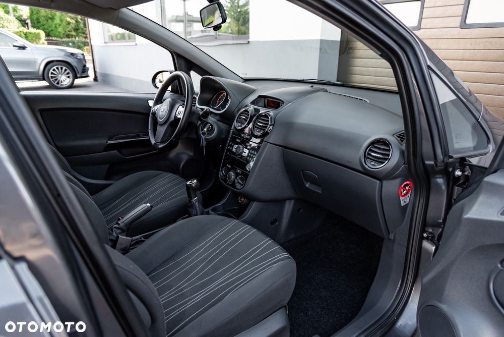 Opel Corsa 1.4 16V Cosmo - 23