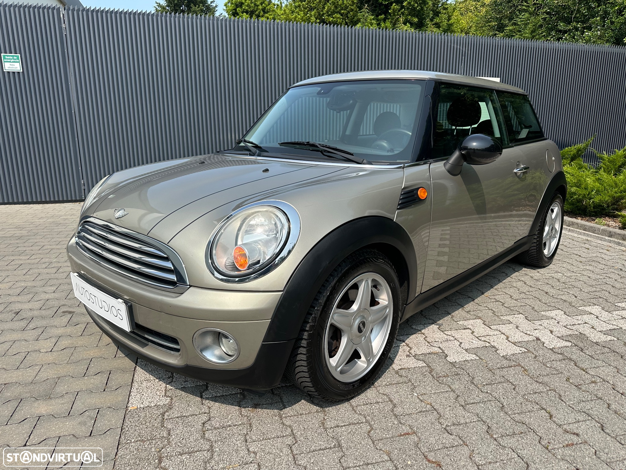 MINI 3 Portas One 1.4 Auto - 3