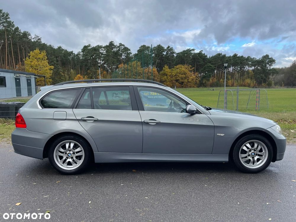 BMW Seria 3 325i Touring - 5