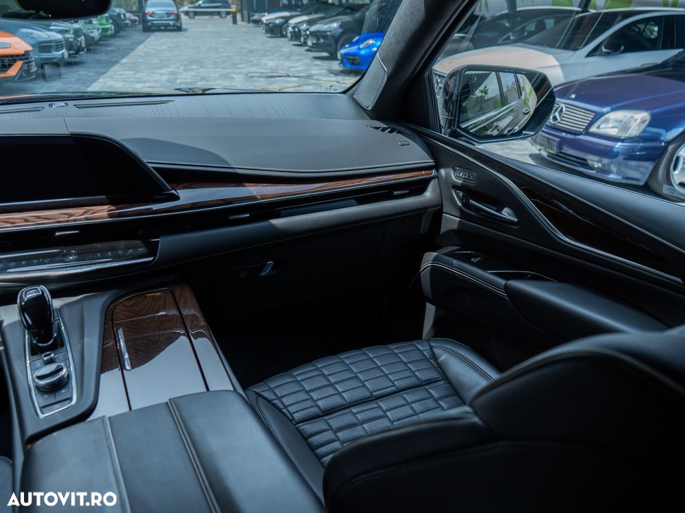 Cadillac Escalade - 30