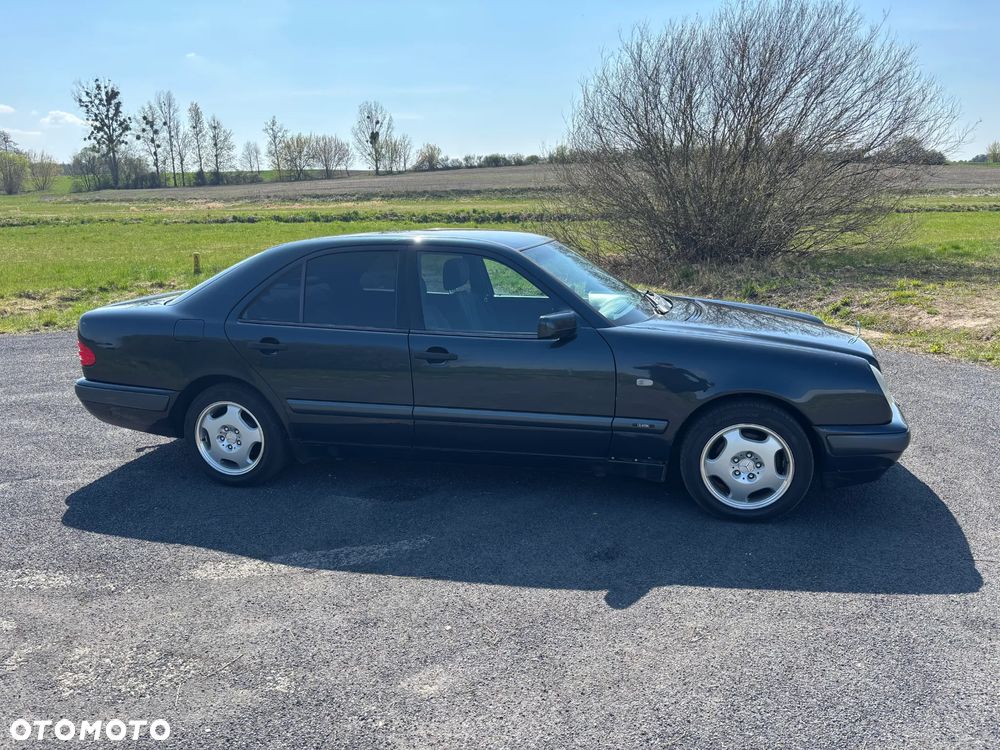 Mercedes-Benz Klasa E 200 - 8