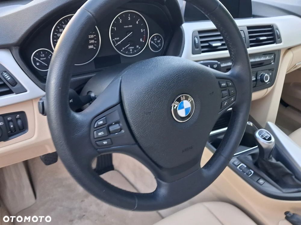 BMW 3GT 318d Luxury Line - 25