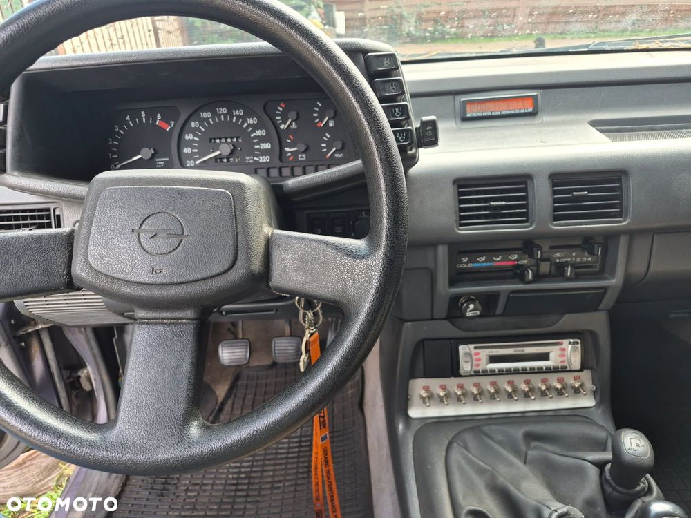 Opel Frontera 2.4 - 10