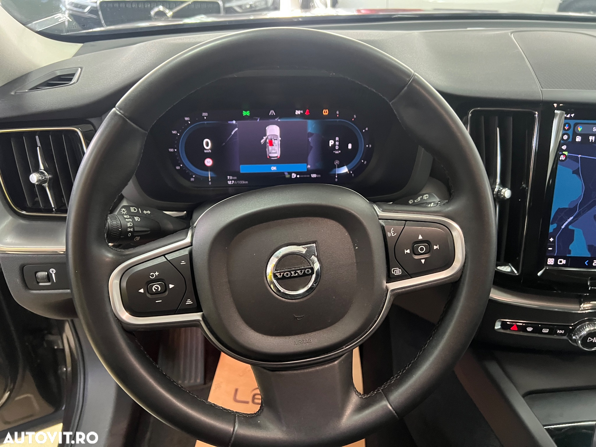 Volvo XC 60 B4 MHEV AT8 AWD Momentum Pro - 27
