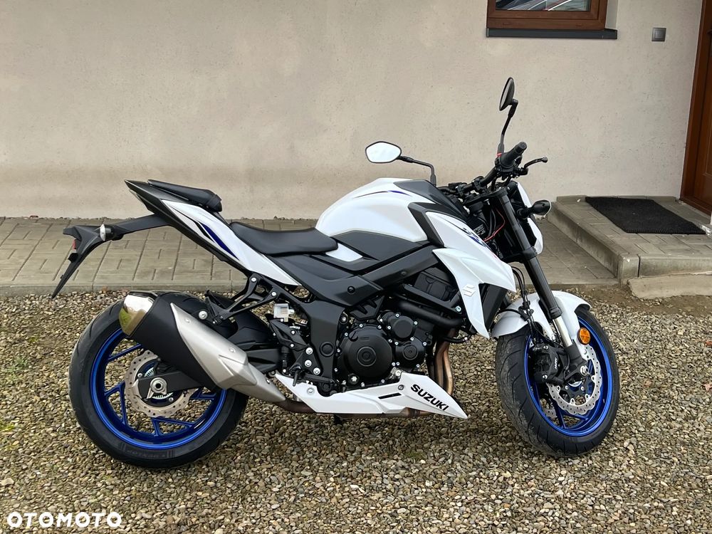 Suzuki GSX - 6
