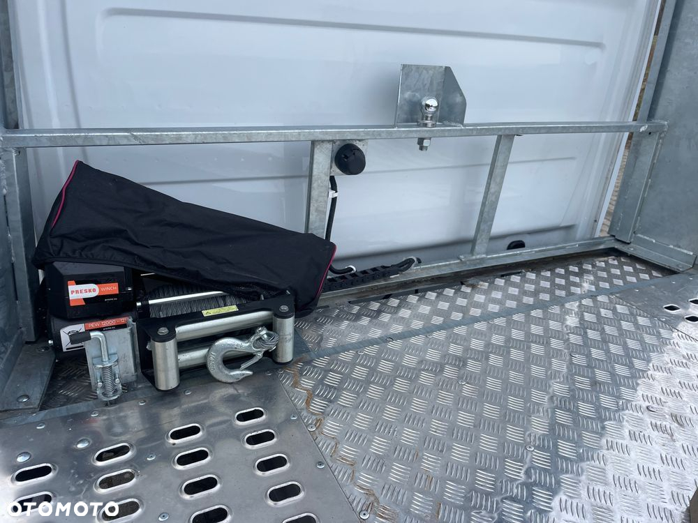 Mercedes-Benz Sprinter - 13