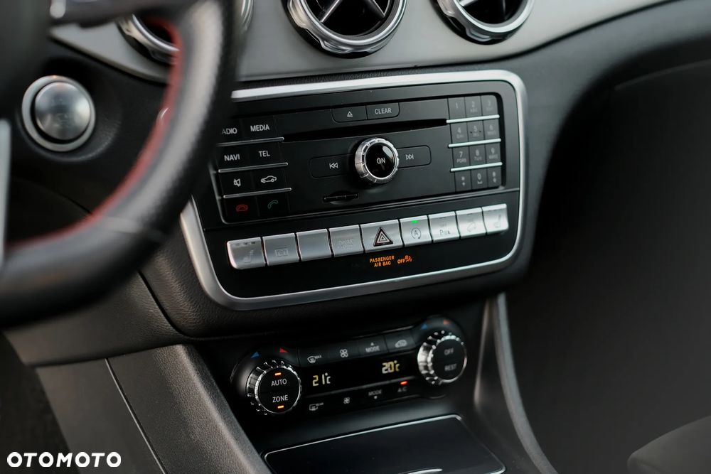 Mercedes-Benz GLA 220 4-Matic AMG Line - 26