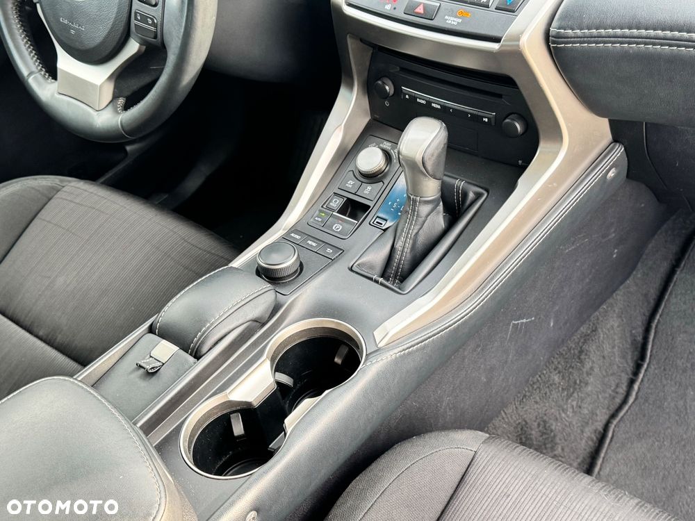 Lexus NX 300h Elite 2WD - 27