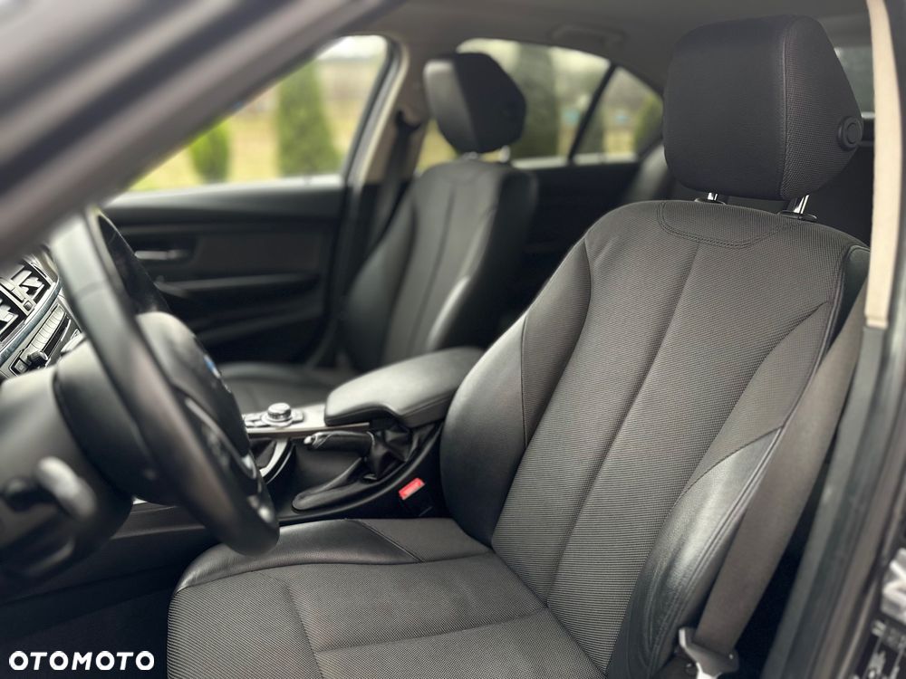 BMW Seria 3 318d Modern Line - 28