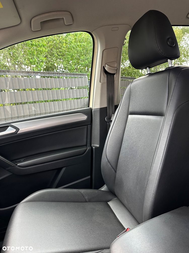 Volkswagen Touran - 11