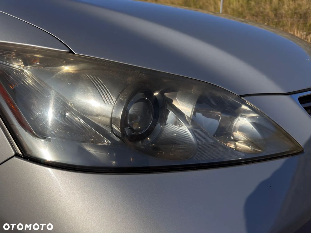 Lexus ES - 10