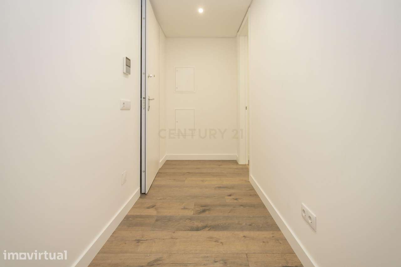 Dois Apartamentos Modernos (T3 + T2) na Qta. do Desembargador – Feijó - Grande imagem: 3/53
