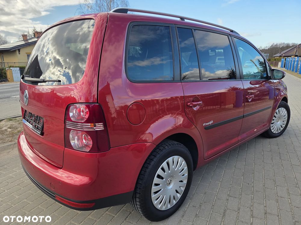 Volkswagen Touran - 11